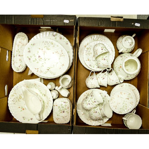 1779 - Wedgwood Campion pattern tea & dinner ware to include - dinner plates, open veg bowl, trios, rimmed ... 