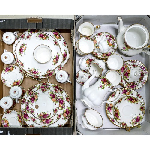 1785 - Collection of Royal Albert 'Old County Roses' pattern tea and coffee ware items to include - tea pot... 