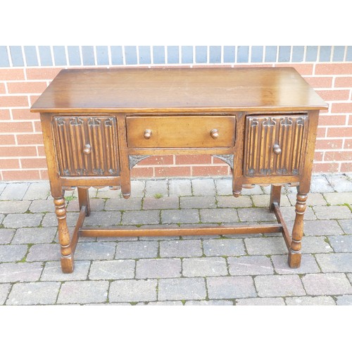 2048 - Good quality reproduction Oak Linenfold desk, length 107cm, height 77cm & depth 53cm