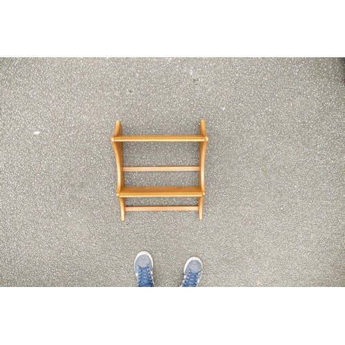 2117 - Late 20th century Light coloured Ercol small shelving unit, length 43cm, depth 20cm & height 51.5cm