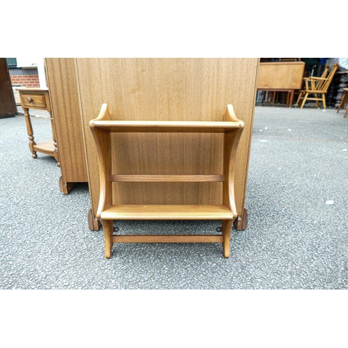 2117 - Late 20th century Light coloured Ercol small shelving unit, length 43cm, depth 20cm & height 51.5cm