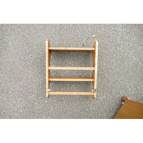 2117 - Late 20th century Light coloured Ercol small shelving unit, length 43cm, depth 20cm & height 51.5cm