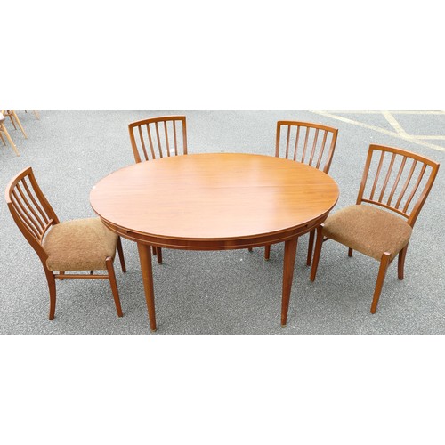 2120 - Mid century G & T Mahogany Line Welland dining set extending table & chairs with fitted mats, closed... 