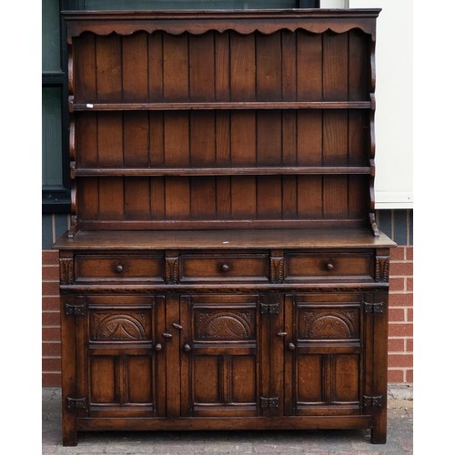 2072 - Titchmarsh and Goodwin oak dresser and plate rack. Height 175cm, length 138cm, depth 47cm