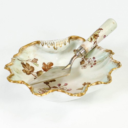 152 - Carlton Blush ware Caviar dish & trowel with Royal May floral decoration, by Wiltshaw & Robinson, c1... 