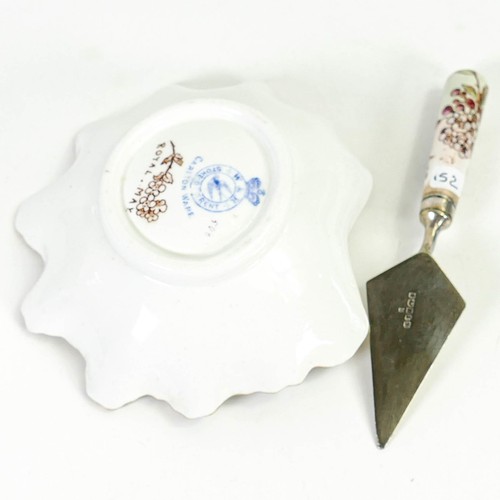 152 - Carlton Blush ware Caviar dish & trowel with Royal May floral decoration, by Wiltshaw & Robinson, c1... 