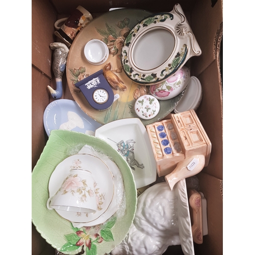 127 - A mixed collection ceramic items to include Carltonware bowl, small Wedgwood jasperware clock, mason... 