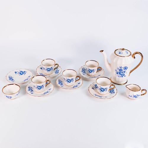 462 - Wade blue & white floral coffee set to include - 5 cups, 6 saucers, milk, cream etc. (14)