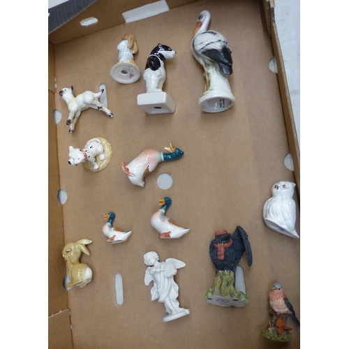 60 - A mixed collection of ceramic items to include Beswick rabbit, ceramic duck figures, Bedtime Bunnyki... 