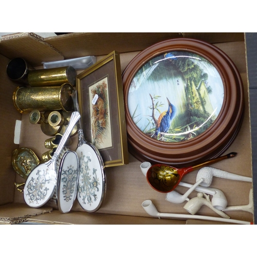 62 - A mixed collection of items to include brass ware items, old clay pipes, framed wall plates, ladies ... 