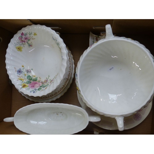 419 - A mixed collection of ceramic items to include Royal Doulton Arcadia Fruit Bowl, Royal Doulton Orien... 