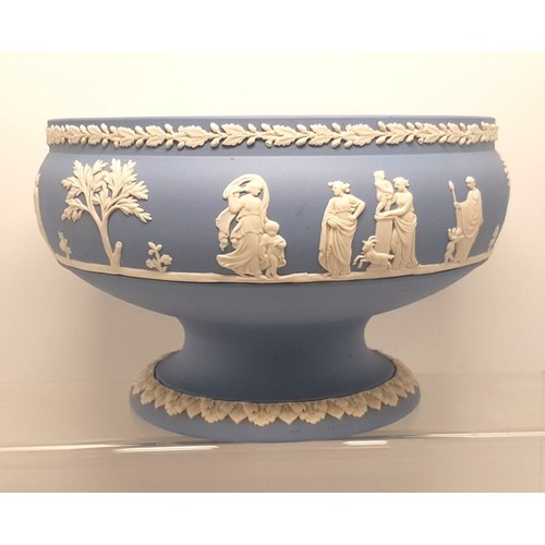 370P - Wedgwood blue jasperware pedestal fruit bowl 21cm in diameter.