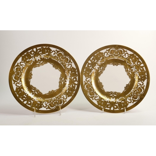 41 - De Lamerie Fine Bone China Royal Bow Patterned Dinner Plates , specially made high end quality item,... 