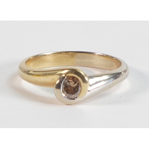 786 - 18ct gold ring set with brown solitaire diamond, size N/O, 4.5g.