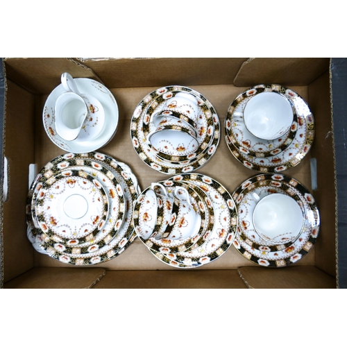 6 - Floral and gilt tea ware to include cups, saucers, milk jug, sugar bowl, side plates etc ( 1 tray)