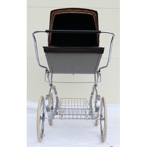 Beautiful condition full sized Silver Cross childs Pram with