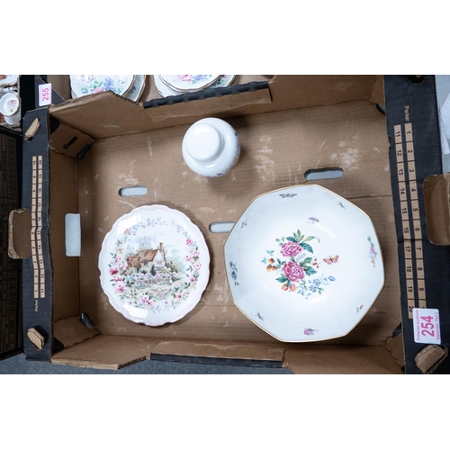 530 - A mixed collection of items to include Crown Derby 'Derby Days' patterned octagonal bowl, Wedgwood A... 