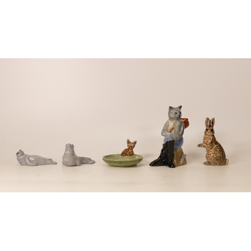 314 - A collection of Wade items to include Dick Whittington Cat, Fawn Ashtray, large hare, & two sealions