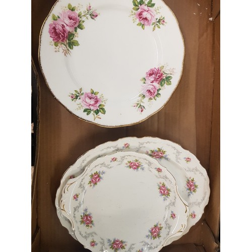 512B - A mixed collection of items to include Royal Albert American Beauty patterned dinner plates, Tranqui... 