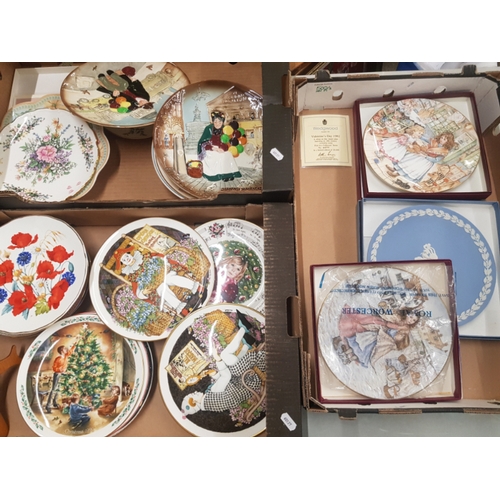 500 - A mixed collection of decorative plates to include Royal Doulton embossed ware examples, jasperware ... 