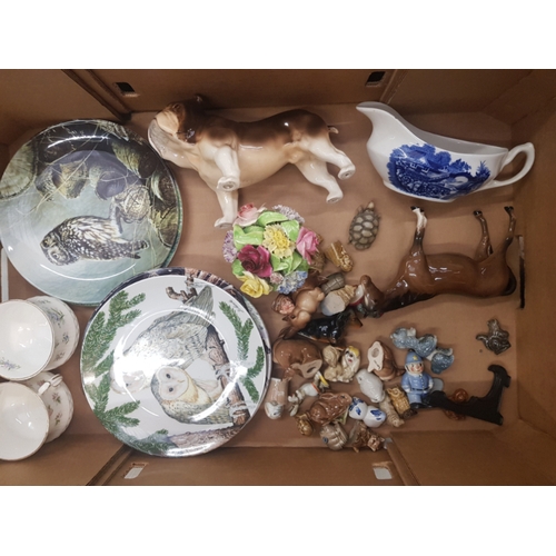 464 - A mixed collection of ceramic items to include Owl themed wall plates, Beswick horse, Wade whimsies,... 