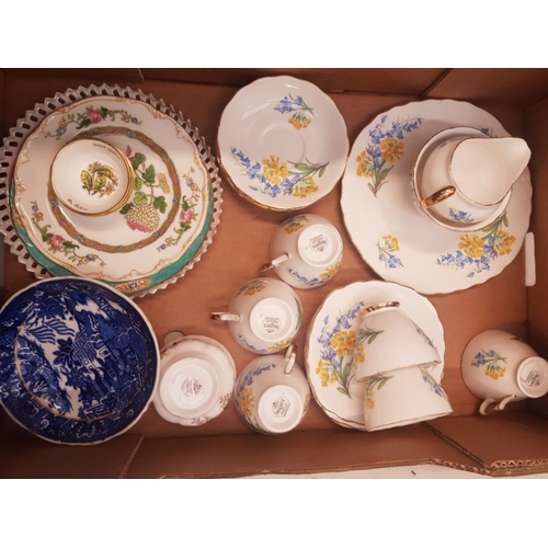 465 - A mixed collection of ceramic items to include Regent floral 20 piece tea set (saucer missing) toget... 