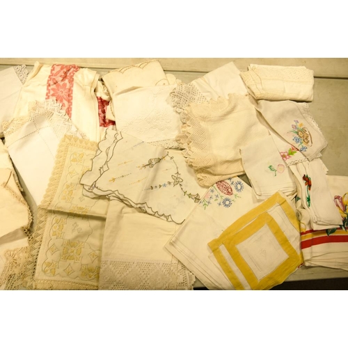 41 - A collection of early 20th Century & later embroidered linen, Table cloths & Lace items