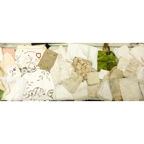 42 - A quantity of lace, linen and embroidered table cloths, napkins, chair backs etc ( 1 tray)