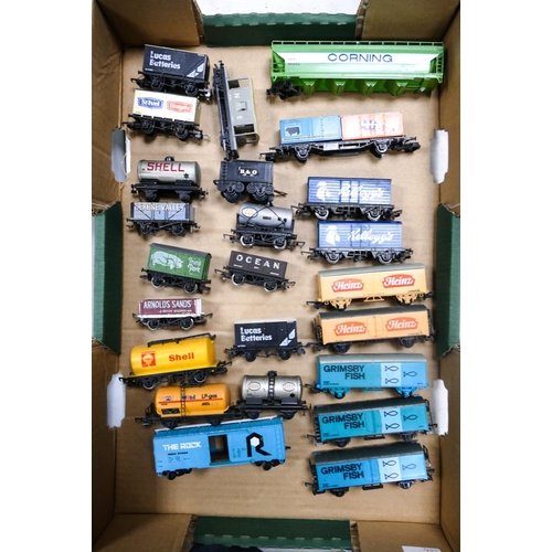 533B - A Mixed Collection of Model Railway Carriages to include examples by Lima, Bachmann, Hornby etc. (1 ... 