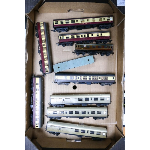 533F - A Collection of Model Railway Carriages to include Lima, TTR and Tri-ang examples (1 Tray)