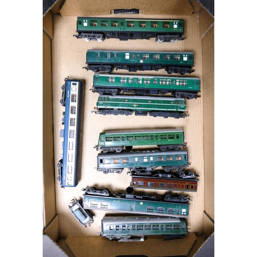 533G - A Mixed Collection of Model Railway Carriages to include Lima and Tri-ang examples, Brush Traction B... 