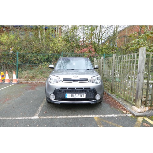 300A - A Silver KIA Soul 1.6 CRDi Maxx, 5dr Hatchback. Mileage: 19,515. Diesel Engine, Manual transmission,... 