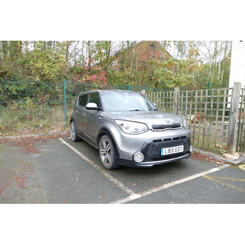 300A - A Silver KIA Soul 1.6 CRDi Maxx, 5dr Hatchback. Mileage: 19,515. Diesel Engine, Manual transmission,... 