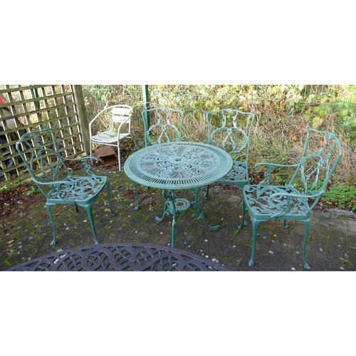 482E - Green metal circular table pation set with four chairs