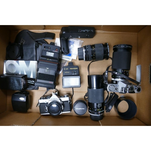 190A - A collection of vintage Camera Equipment to include Olympus OM-1n & OM-2 bodies, Clubamn 28-135mm Au... 