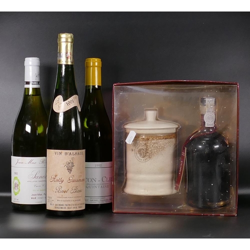 512 - Three Bottles of Wine in Gift Box to include Jean-Max Roger Sancerro 1992, Vin Balsace Rolly Gassman... 