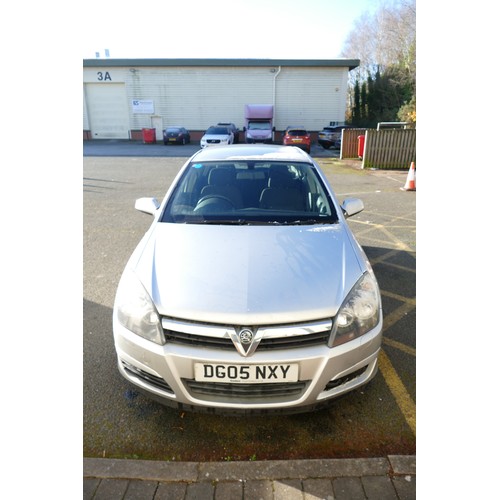 300B - A 2005 silver Vauxhall Astra 1.6i 16V Breeze, 5dr hatchback. Mileage 90862, Petrol Engine, Manual Tr... 