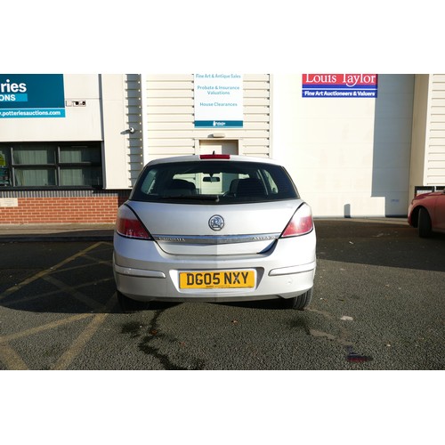 300B - A 2005 silver Vauxhall Astra 1.6i 16V Breeze, 5dr hatchback. Mileage 90862, Petrol Engine, Manual Tr... 