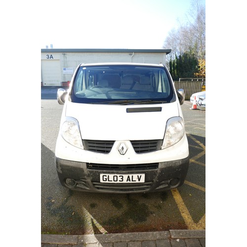 300C - A White Renault Trafic SWB- SL27dCi 100 Van. Mileage 129,646. Manual Transmission, Diesel, Engine si... 