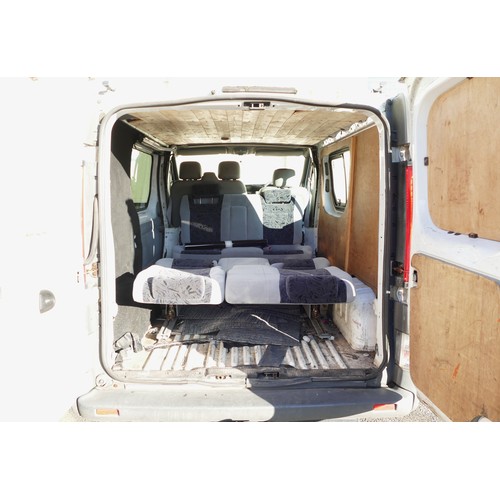 300C - A White Renault Trafic SWB- SL27dCi 100 Van. Mileage 129,646. Manual Transmission, Diesel, Engine si... 