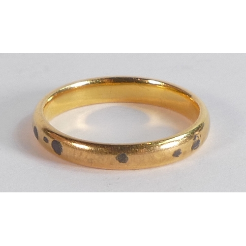 681 - 22ct gold wedding ring, size K,3.5g.