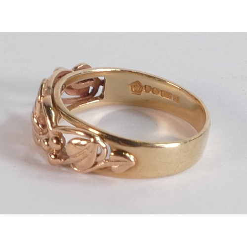 684 - 9ct gold unisex keepers ring, size Q, 4.5g.