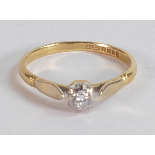 685 - 18ct gold ring set with solitaire diamond, ring size Q/R, 2.7g.