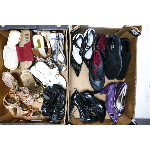 3 - A collection of lightly used ladies shoes & Sandals (2 trays)