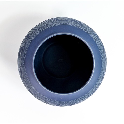 524 - Vintage Wedgwood Midnight Interiors Biscuit porcelain matt dark blue vase, 1977 Made in England. Hei... 