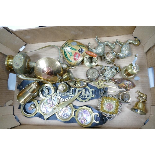 61 - A mixed collection of Metalware items to include Horse Brasses, Elephant & Camel theme ornaments, Eg... 