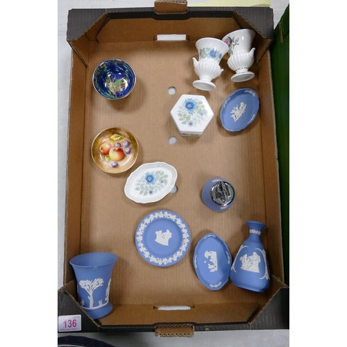 136 - A mixed collection of items to include Minton Hand Decorated Pin Dish, Devon Lusterine Fieldings sma... 