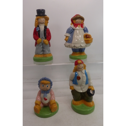 399 - A collection of 4 Wade figures to include Pa Straw, Ma Straw, Team Straw & Baby straw (4)