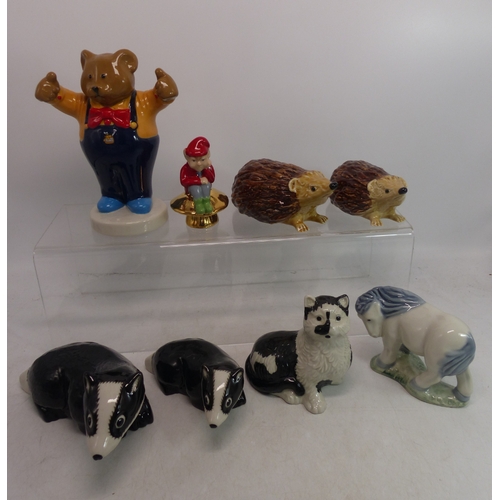 403 - A collection of Wade figures to include Boxed Shetland pony, Burslem the cat, Pixie on mushroom, Mot... 