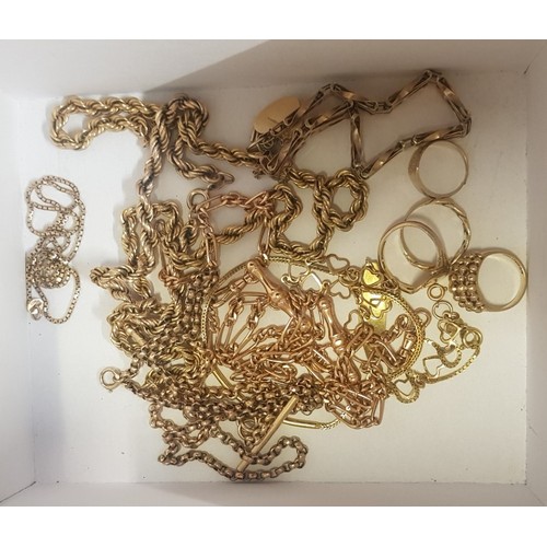 520A - A collection of 9ct yellow gold jewellery items to include a rope necklace and matching bracelet, 4 ... 